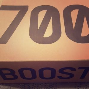 YEEZY BOOST 700